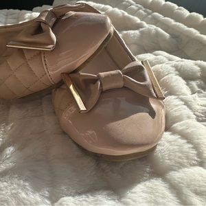 Atmosphere Cream/Blush Flats with Bow, Size 7